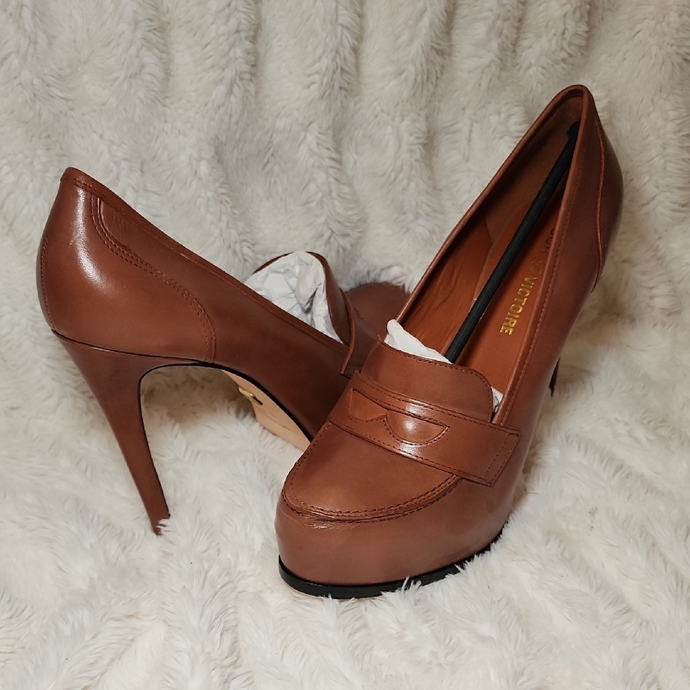 Pour La Victoire Tan Leather Heels